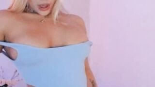 Slim Babe Doing Wild Show