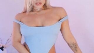 Slim Babe Doing Wild Show