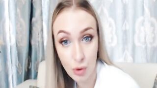 Beauty Bombshell Women Having Fun Her Cunt On Cam