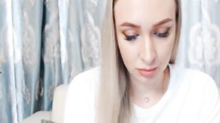 Beauty Bombshell Women Having Fun Her Cunt On Cam