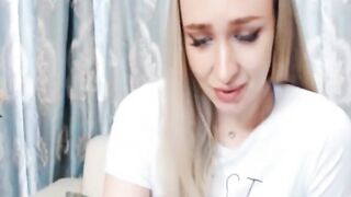 Beauty Bombshell Women Having Fun Her Cunt On Cam