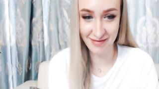 Beauty Bombshell Women Having Fun Her Cunt On Cam