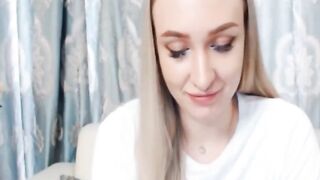 Beauty Bombshell Women Having Fun Her Cunt On Cam
