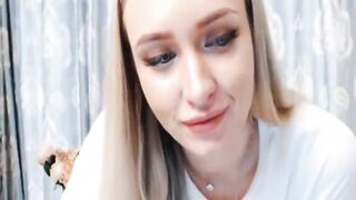 Beauty Bombshell Women Having Fun Her Cunt On Cam