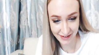 Beauty Bombshell Women Having Fun Her Cunt On Cam