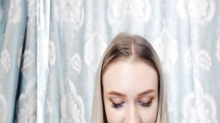 Beauty Bombshell Women Having Fun Her Cunt On Cam