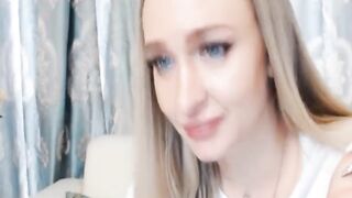 Beauty Bombshell Women Having Fun Her Cunt On Cam