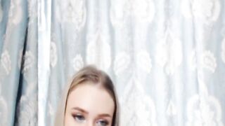Beauty Bombshell Women Having Fun Her Cunt On Cam