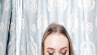 Beauty Bombshell Women Having Fun Her Cunt On Cam