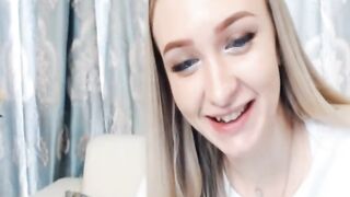 Beauty Bombshell Women Having Fun Her Cunt On Cam