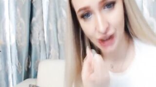 Beauty Bombshell Women Having Fun Her Cunt On Cam