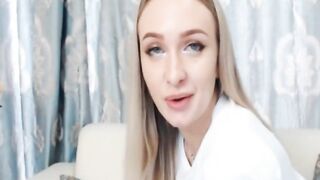 Beauty Bombshell Women Having Fun Her Cunt On Cam