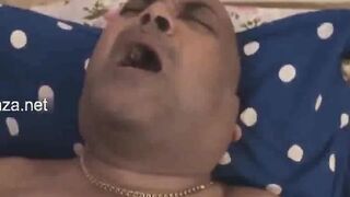 Indian Old man Seduce young Girl visite full video www.Dailytoon.in