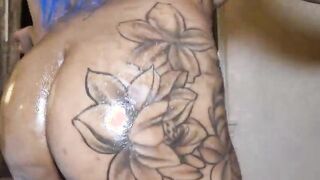 gigantic nie moneyy booty is so damm phat n juicy lucky jay