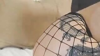 Sexy Chick Toyed Her Pussy Hard And Reach Orgasm