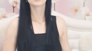 Super Sexy chick Pleasures Her Hole