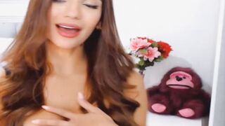 Babe With Nice Tits Loves Playing Her Pussy