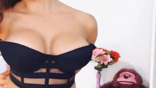 Babe With Nice Tits Loves Playing Her Pussy