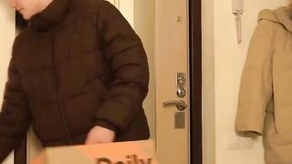 Courier Fucked the Girl in the Shower
