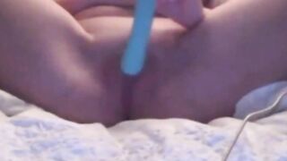 Milf Angela's relaxed morning masturbation