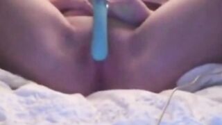 Milf Angela's relaxed morning masturbation