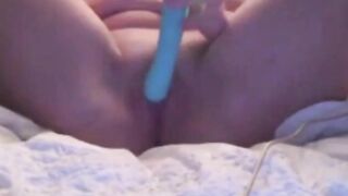 Milf Angela's relaxed morning masturbation