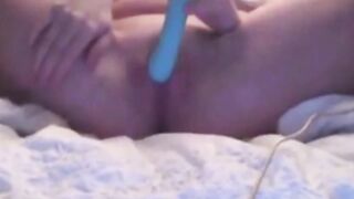 Milf Angela's relaxed morning masturbation