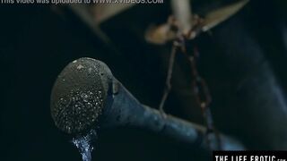 Irresistible dark hair shaves her pussy ready for an oily finger