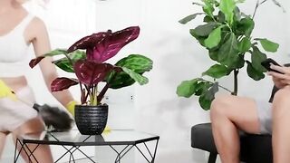 Brazzers - Big Tit Kendra Sunderland Gets Stuck and needs