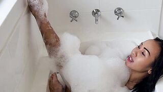 Asian teen masturbated during hot bath