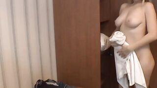 Cutie date loves getting cum over herself