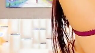 Pretty Fit Babe Twerking And Fingering Her Pussy