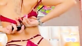 Pretty Fit Babe Twerking And Fingering Her Pussy