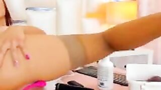 Pretty Fit Babe Twerking And Fingering Her Pussy