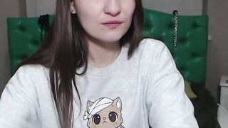 Amateur babe shows ass in leggings on webcam