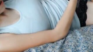 Naughty Chick loves dildoing her pussy