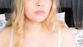 Beauty Blonde Bombshell beauty Bed live on camera