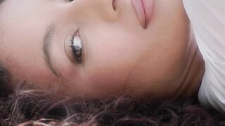 Gorgeous ebony babe Kyrah exposes body