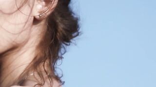 Sexy muse reveals her tits in the desert