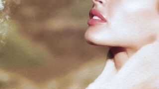 Sexy muse reveals her tits in the desert