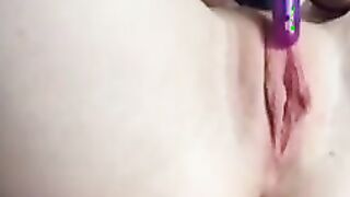 Cute Babe masturbates upclose on webcam