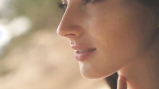Uninhibited natural Beauty masturbates outdoors on her vacation