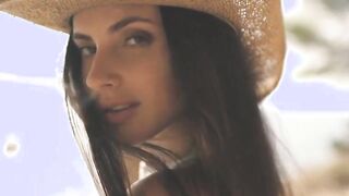 Uninhibited natural Beauty masturbates outdoors on her vacation