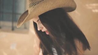 Uninhibited natural Beauty masturbates outdoors on her vacation