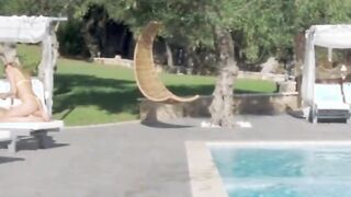 two best friends let loose on vacation