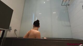babe chick Naughty Play Snatch Water Jet and Riding on Sex Dildo