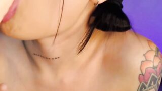 Tattooed Woman Extremely Fuck Her Pussy