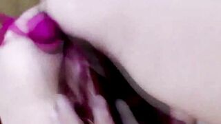 She Knows How to Fuck That Pink Cunt