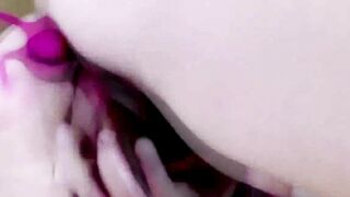 She Knows How to Fuck That Pink Cunt