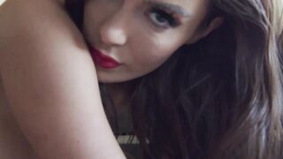 Busty muse introduces her perfect curves
